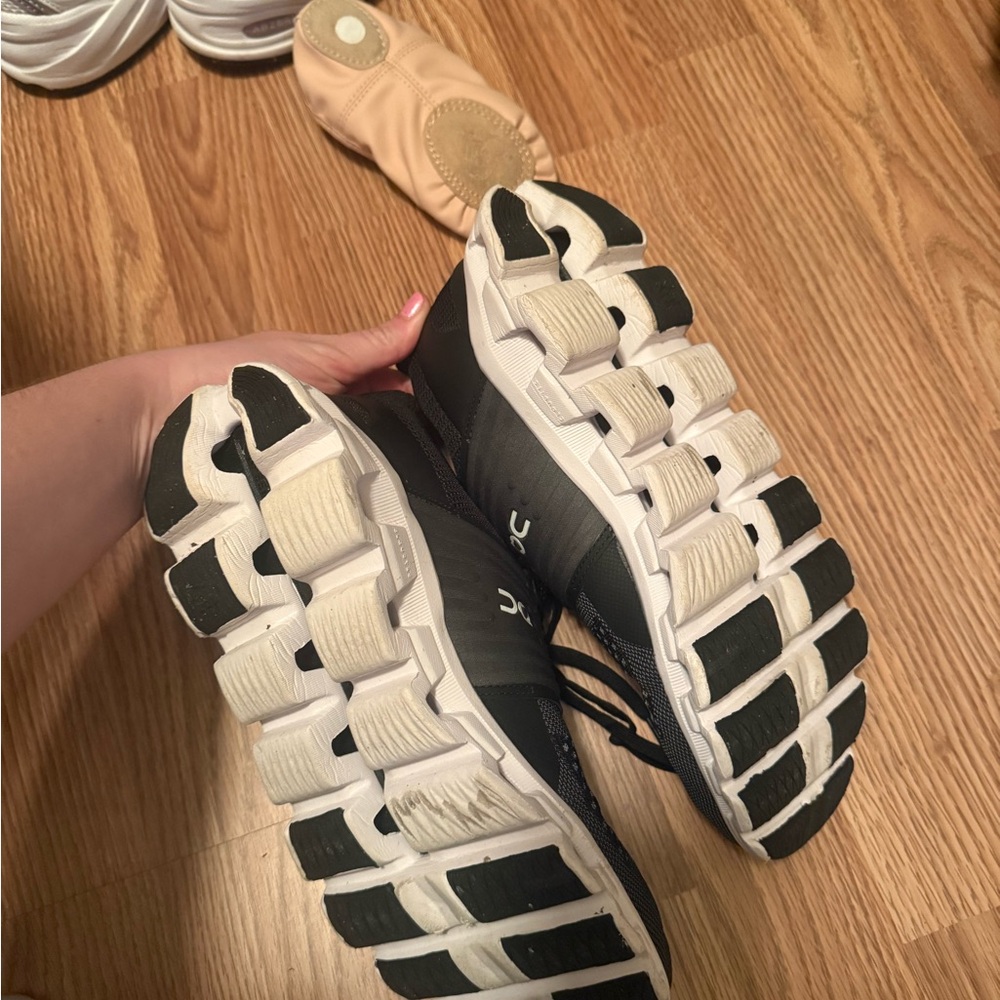 On Running Men's Black and White Athletic Shoes - Picture 5 of 5